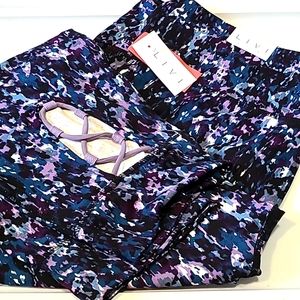 NWT 🌸 LIVI Soft workout legging with ankle detail 22/24
